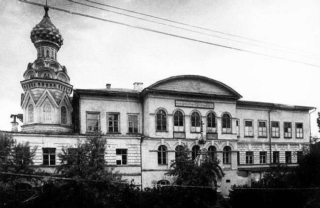 У центрі Києва збереглася старовинна будівля, в якій мешкає ревнивий привид. Історія та фото