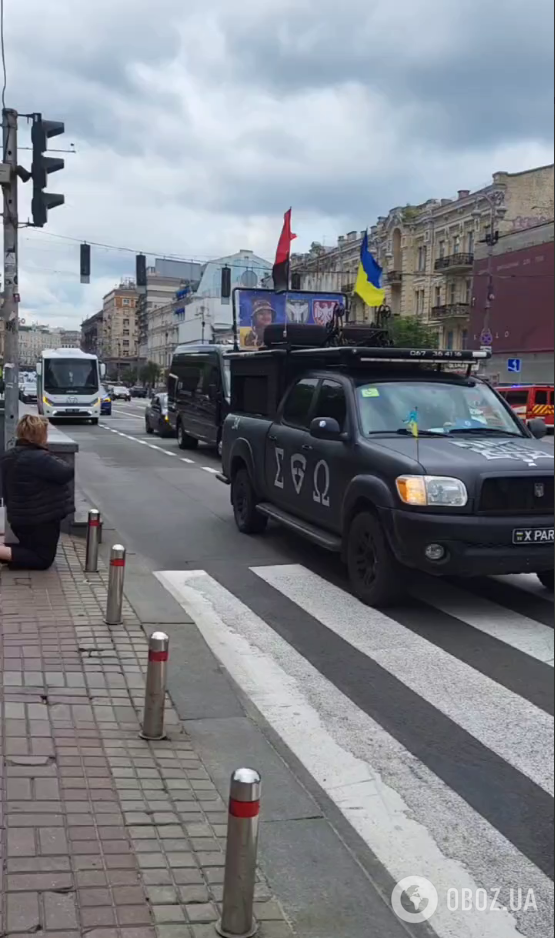 Зустрічали на колінах: у Києві прощаються з операторкою FPV-дронів Катериною "Мяу" Троян. Відео