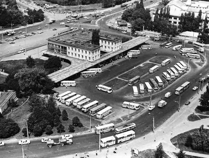 Без McDonald's  та моста поруч: який вигляд мав Центральний автовокзал Києва у 1960-70-х роках. Фото