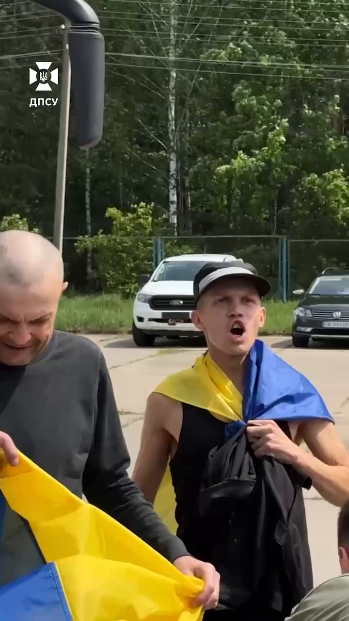 "Україна понад усе": з'явилось емоційне відео зі звільненими з полону українськими військовими