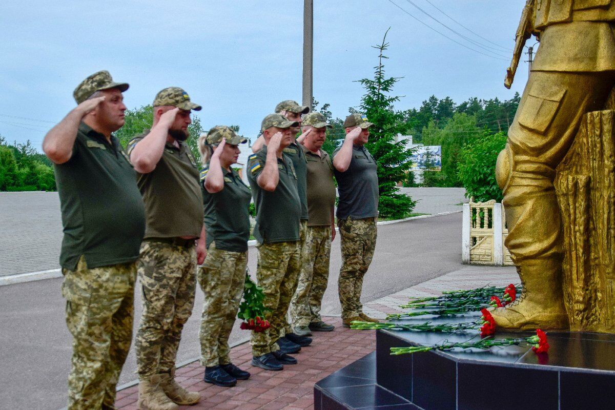 "Загинули у пеклі": 11 років тому в Маріуполі окупанти розстріляли колону прикордонників. Фото і відео
