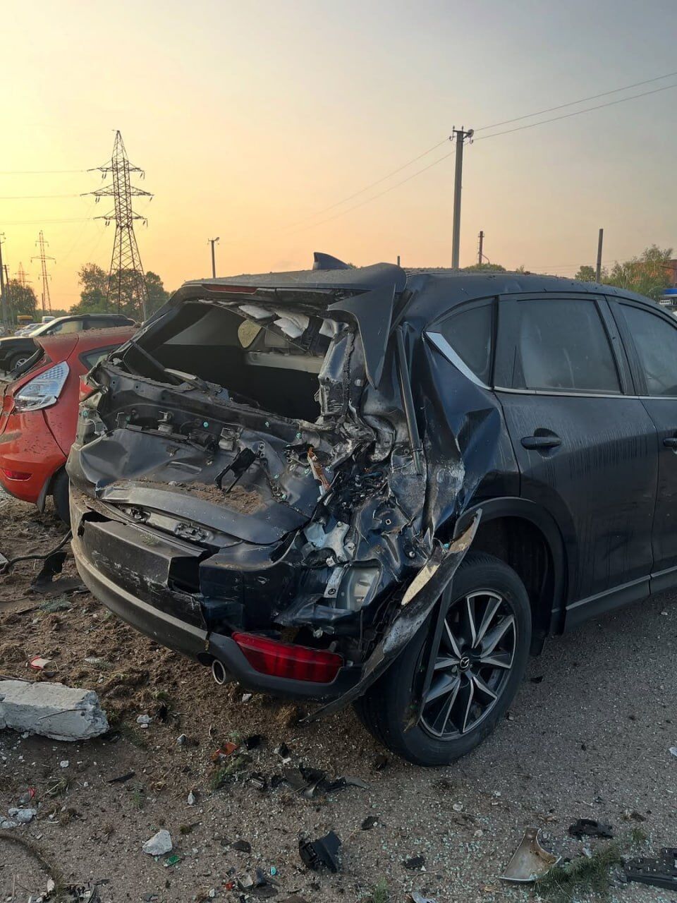У Полтаві авто влетіло в машини на автостоянці: є постраждалі. Фото