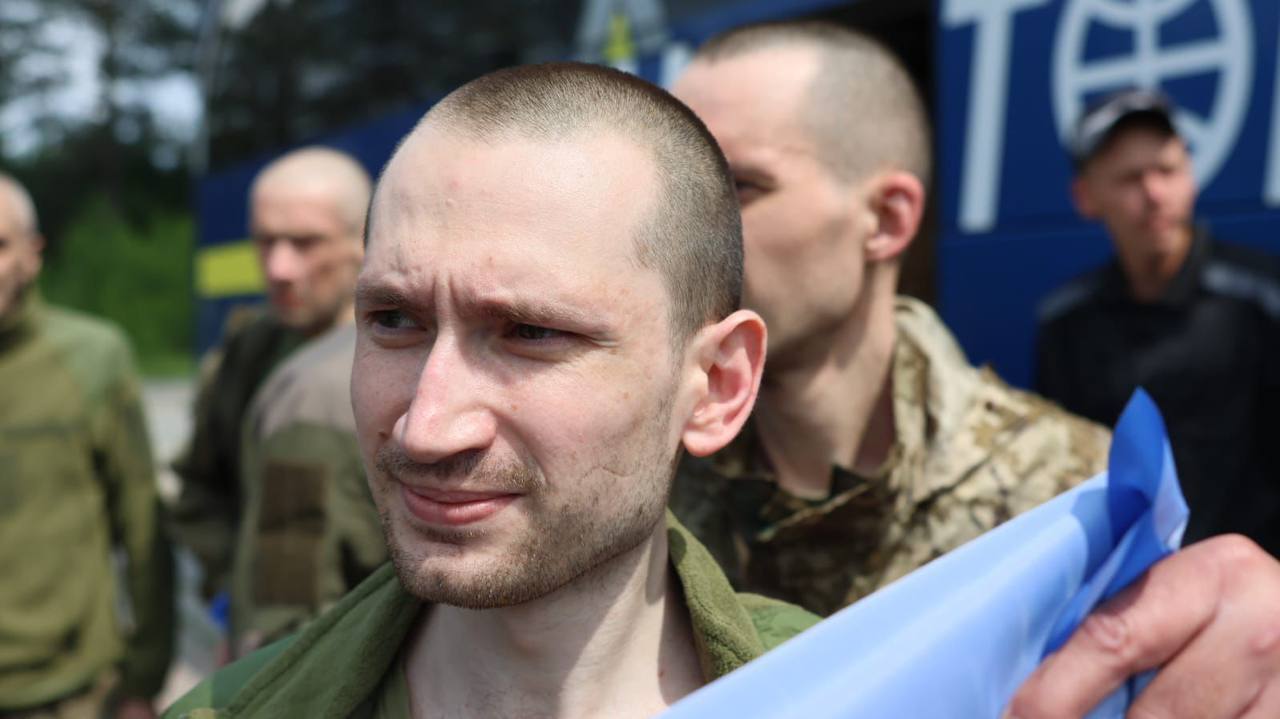 "Продолжаем забирать наших людей": Зеленский сообщил о четвертом за неделю обмене пленными. Фото и видео
