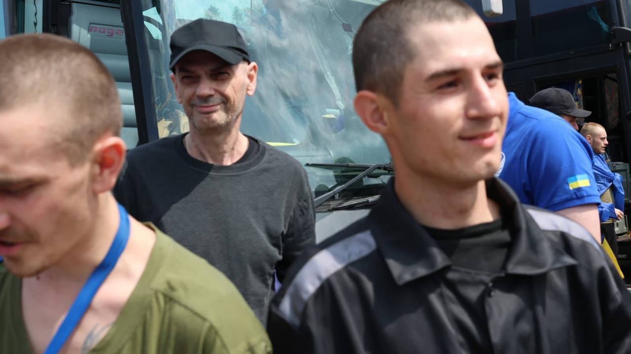 "Продолжаем забирать наших людей": Зеленский сообщил о четвертом за неделю обмене пленными. Фото и видео