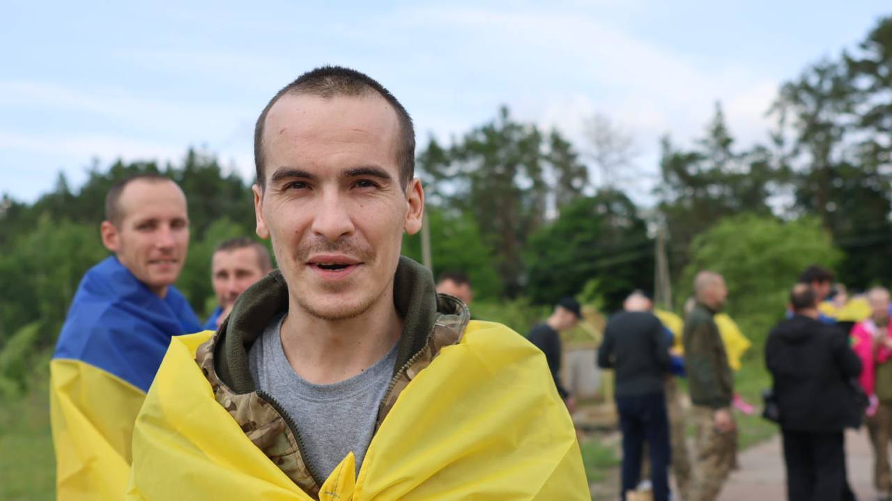 "Продолжаем забирать наших людей": Зеленский сообщил о четвертом за неделю обмене пленными. Фото и видео