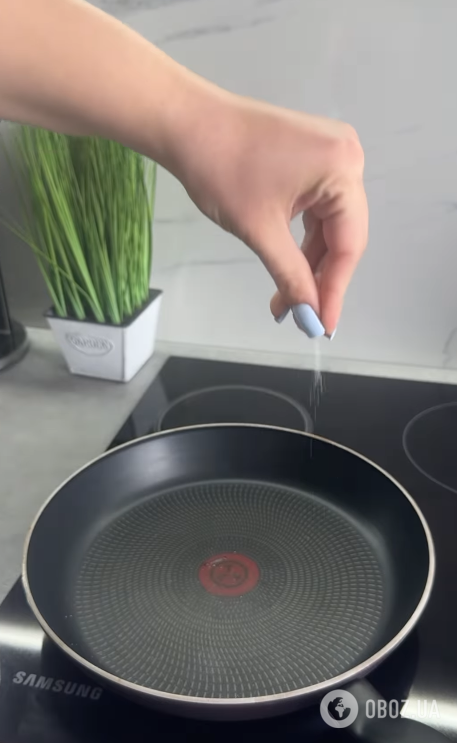 Масло во время жарки брызгает и пачкает кухню: лайфхаки, которые помогут решить проблему