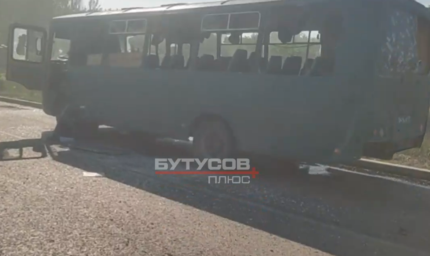 Удар був завданий касетними боєприпасами HIMARS: з'явилось відео наслідків атаки на колону російської техніки в Макіївці