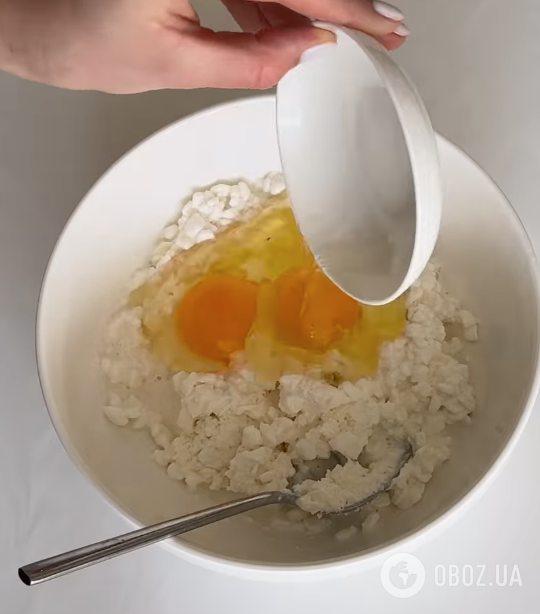 Сыр и яйца для теста