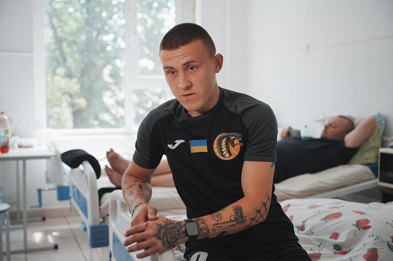 Згадав українських військових: стало відомо ім'я хлопця, який співав гімн під завалами у Харкові. Фото і відео