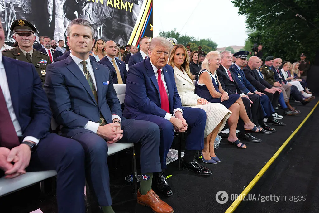 Трамп на день рождения провел военный парад, пока американцы протестовали: фото и видео