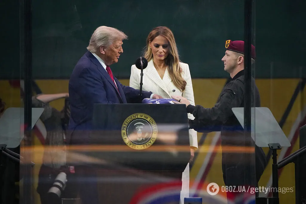 Трамп на день рождения провел военный парад, пока американцы протестовали: фото и видео