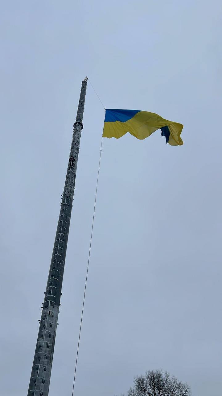 В Хмельницкой области установили флаг на вышке мобильной связи, которая должна была быть на Востоке Украины. Фото
