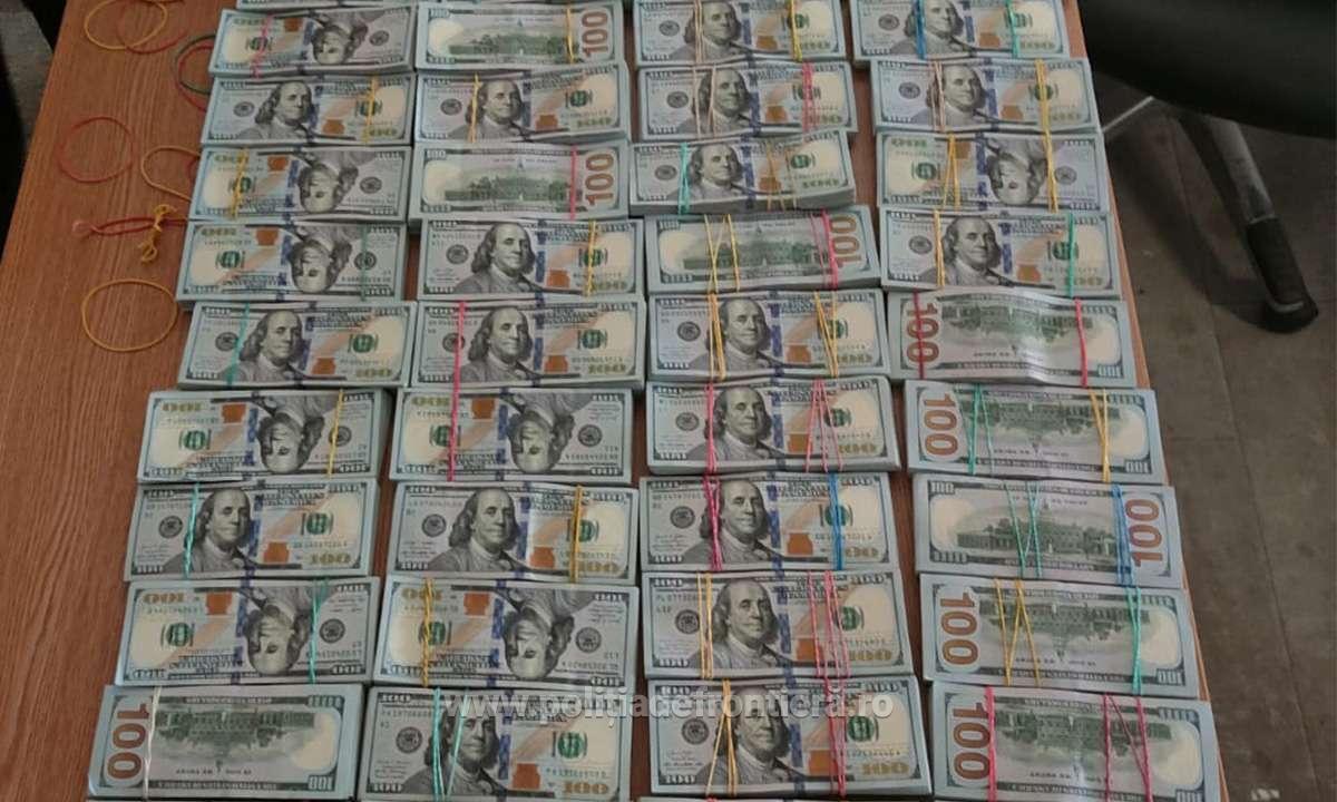 Украинцы пытались ввезти в ЕС почти 1,5 млн долларов