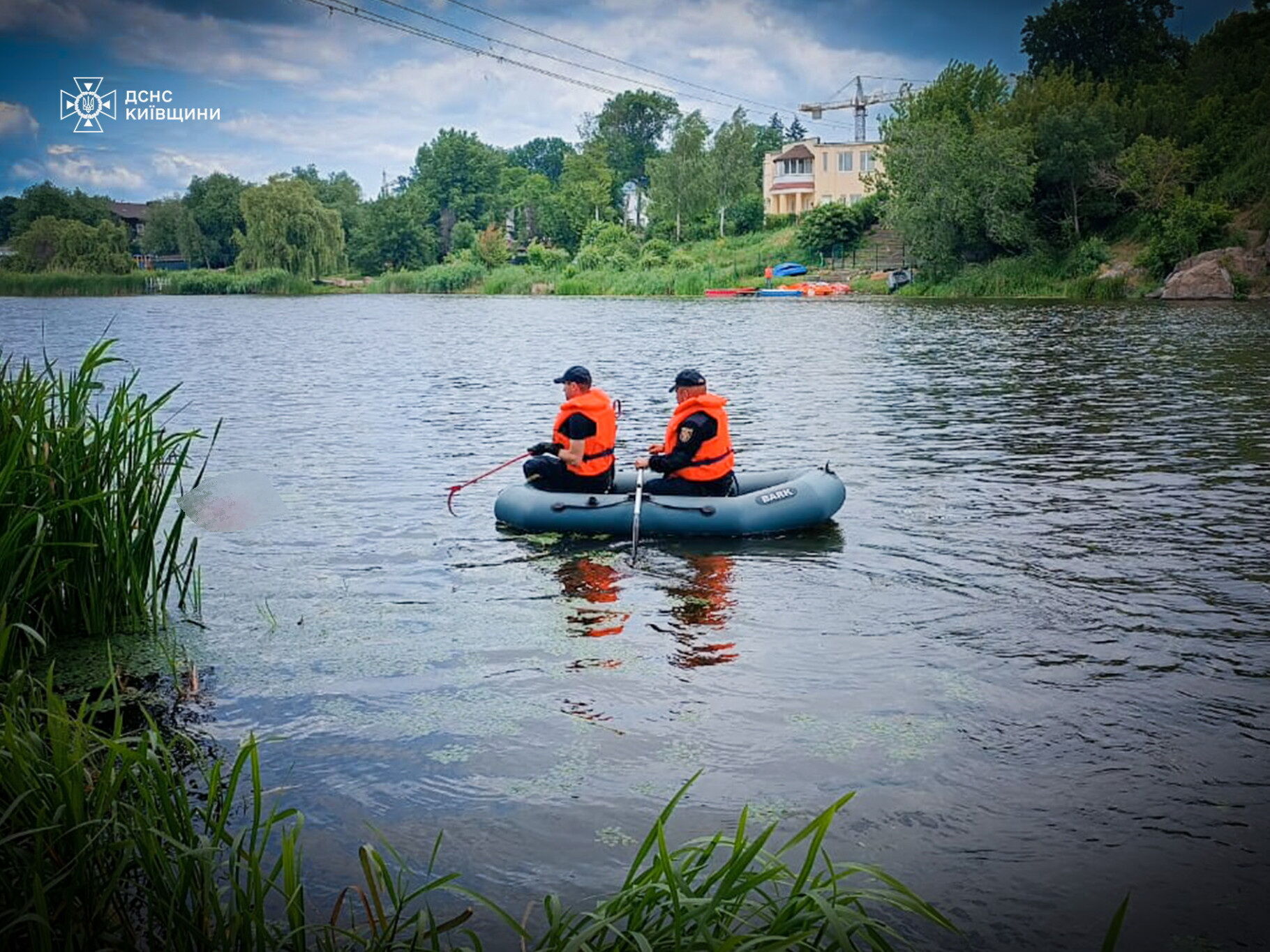 На Київщині в річці виявили тіло жінки. Подробиці трагедії та фото
