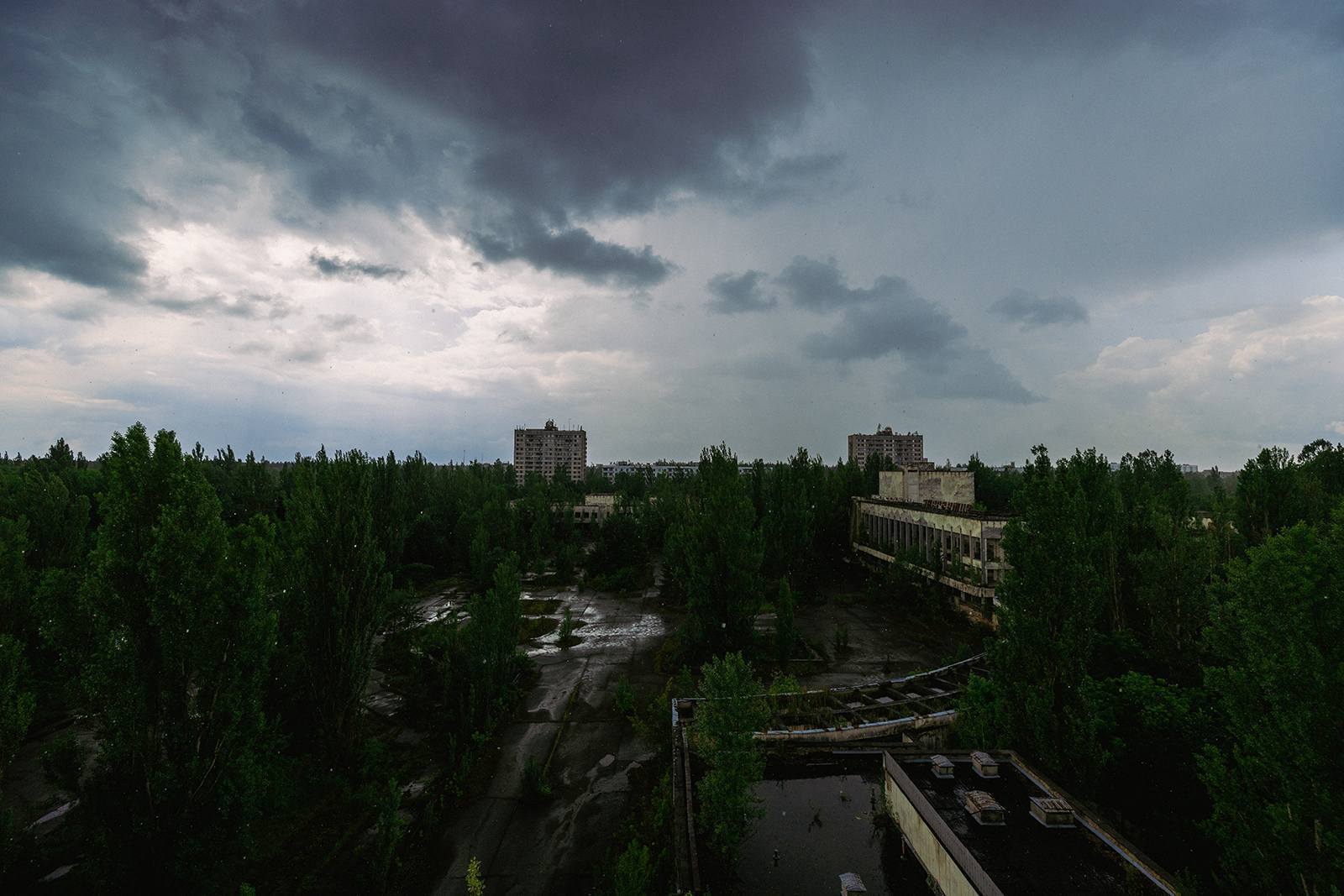 В сети показали, как выглядят Припять и Чернобыль после летнего дождя. Атмосферные фото