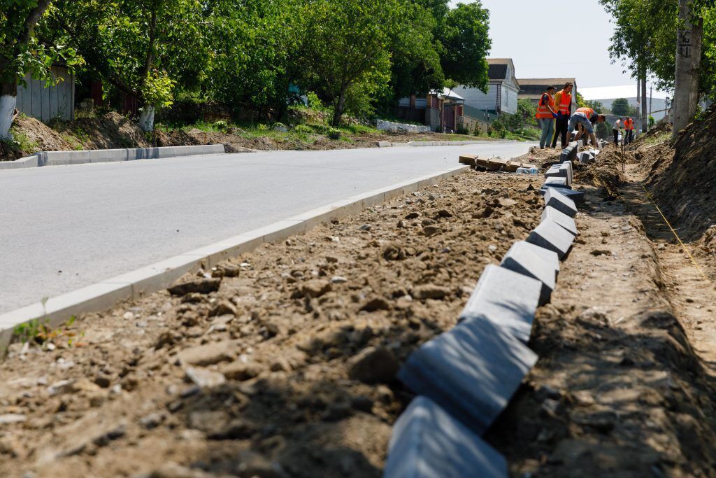 "Выполнил обещание, которое дал отцу", - Порошенко проинспектировал строительство дороги в Городковке