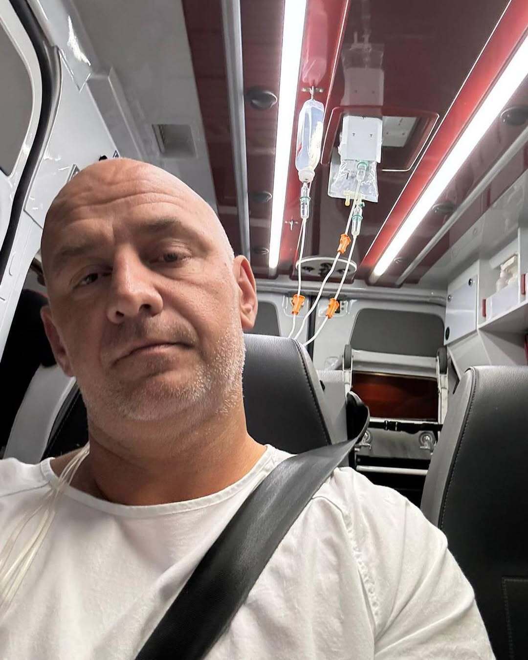 Потап за кордоном загримів у лікарню та показав, що з ним сталося. Фото