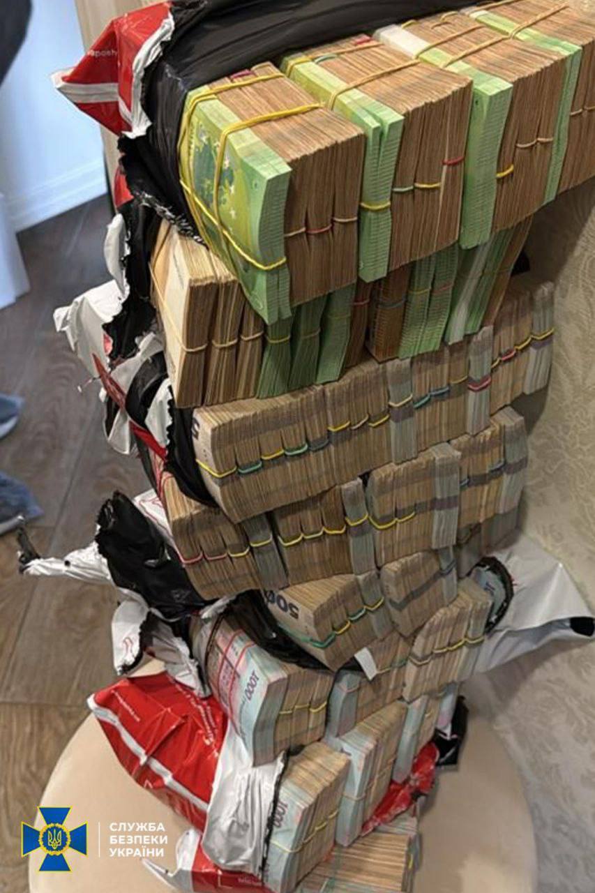 Найденная при обысках наличка