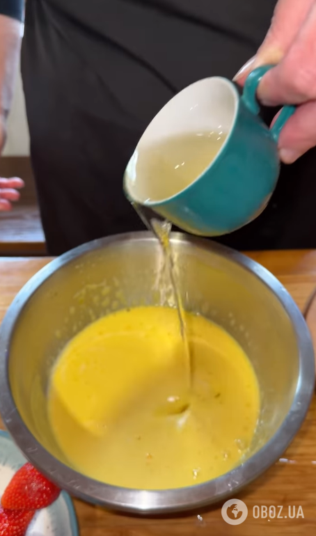 Вкусный клубничный пирог для семейного чаепития: делимся простым рецептом сезонной выпечки