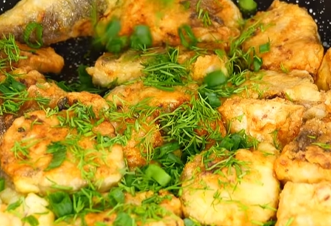 Как вкусно пожарить сочный хек на сковородке: готовится всего 15 минут