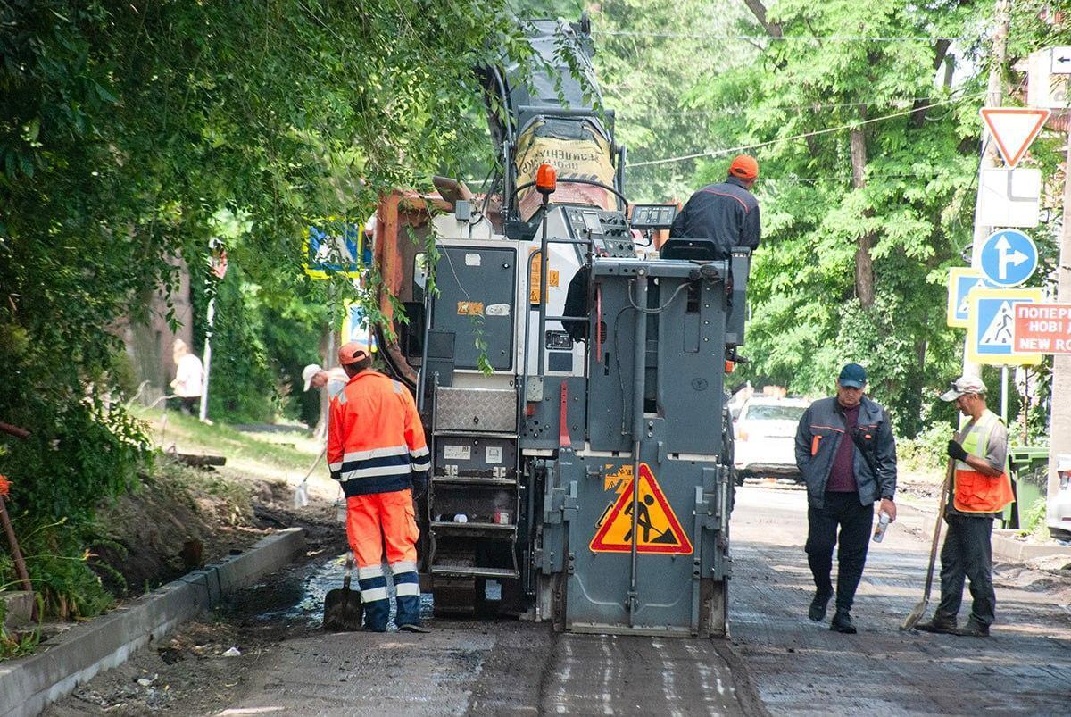 Безбарьерный Днепр: на улице Муслима Магомаева продолжается ремонт