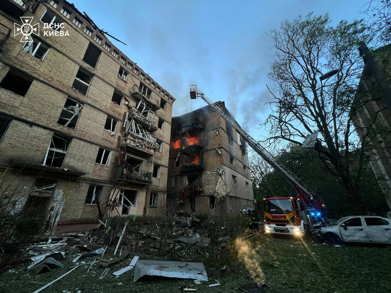 Более 440 дронов и 32 ракеты: Зеленский отреагировал на новый удар РФ по Украине, который унес 15 жизней. Фото и видео