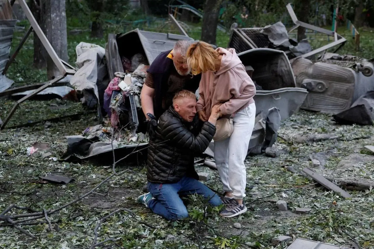 Ворог вдарив по Києву "Шахедами" і ракетами: підтверджено загибель 27 людей, багато постраждалих. Фото й відео