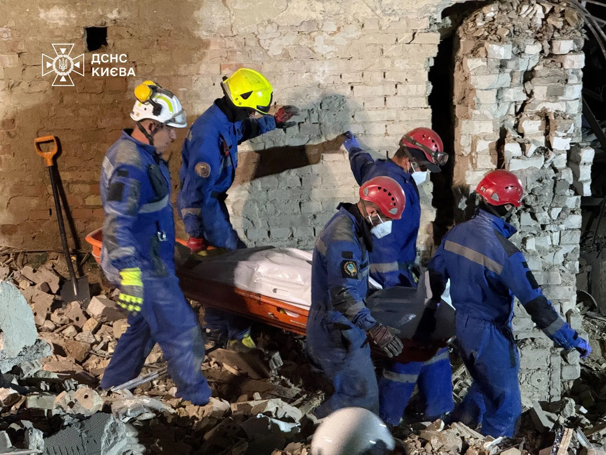Ворог вдарив по Києву "Шахедами" і ракетами: підтверджено загибель 27 людей, багато постраждалих. Фото й відео
