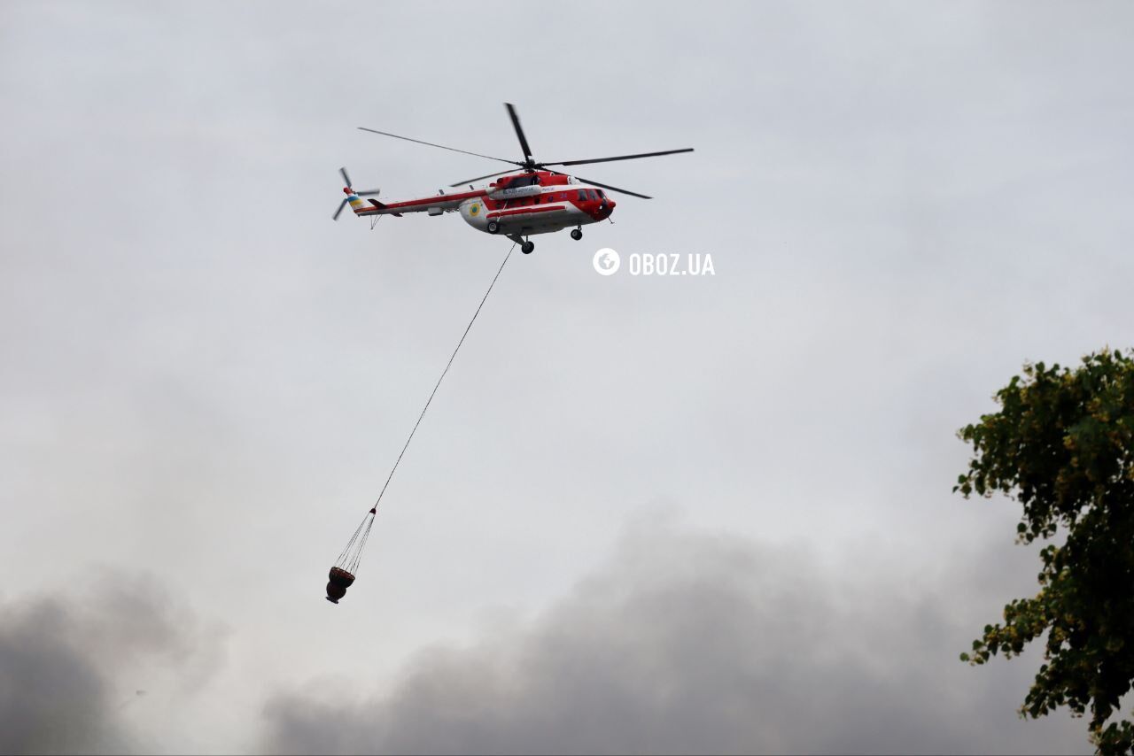 В Киеве снова задействовали вертолеты для ликвидации последствий обстрела РФ. Фото и видео