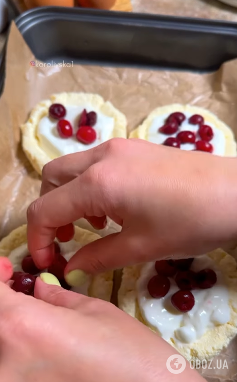 Выпечка может быть и вкусной, и полезной: делимся простым рецептом ватрушек для детей