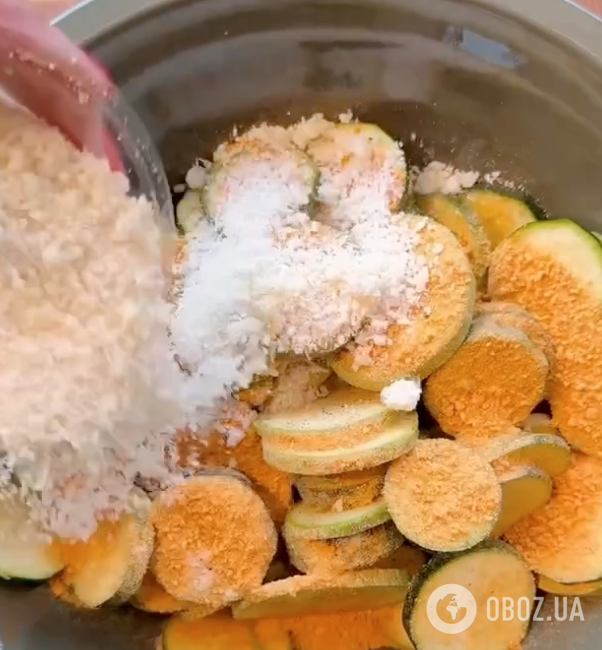 Кабачки з сухарями та сиром