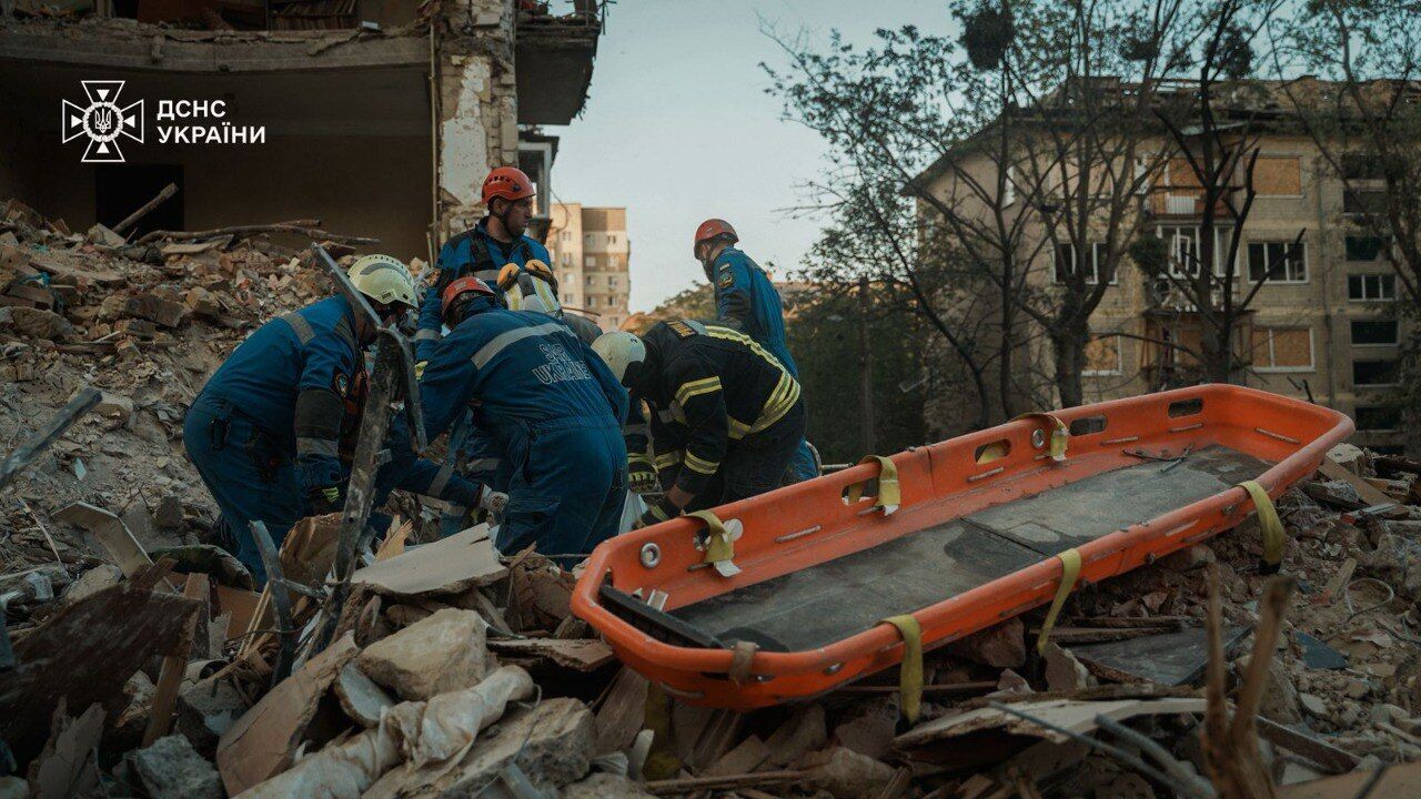 Підтверджено загибель 28 людей унаслідок масованої атаки РФ: пошуково-рятувальні роботи у Києві завершено. Фото