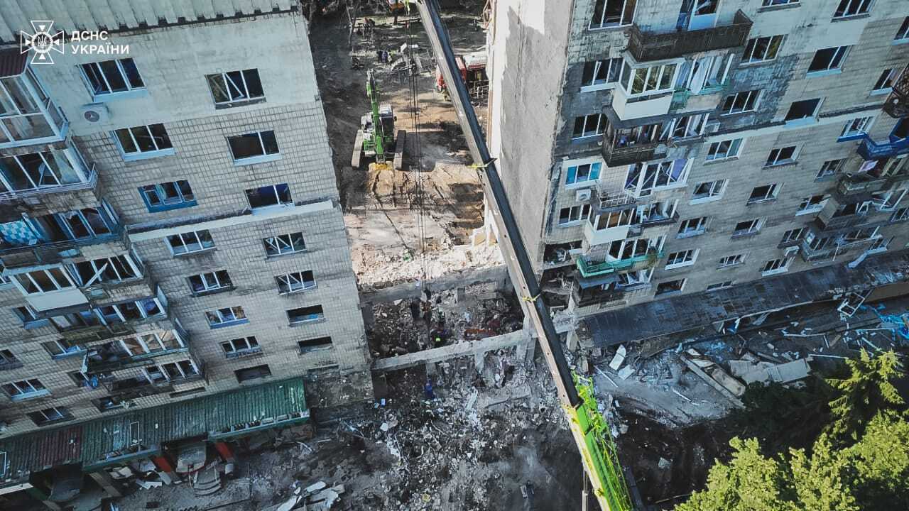 Підтверджено загибель 28 людей унаслідок масованої атаки РФ: пошуково-рятувальні роботи у Києві завершено. Фото