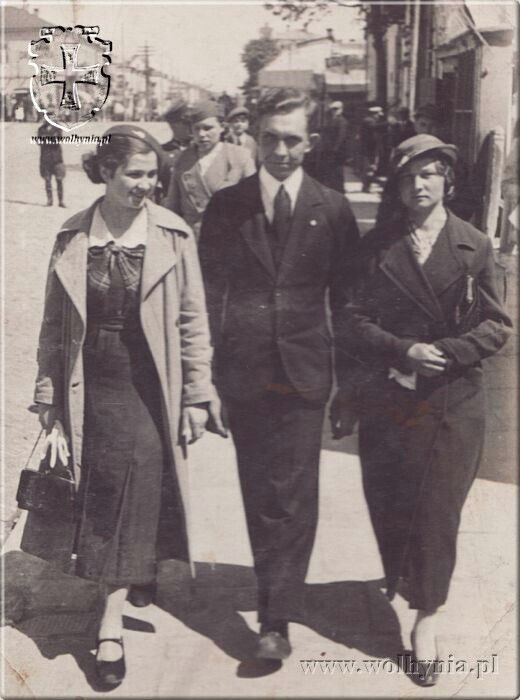 Стильні і усміхнені: який вигляд мали містяни у Рівному майже 100 років тому. Історичні фото