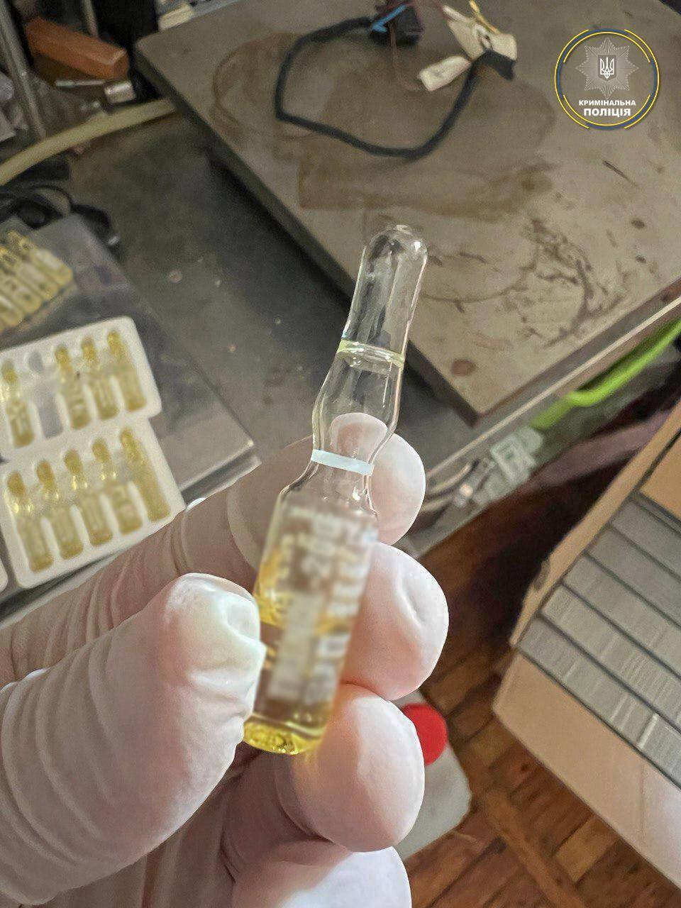 Видавали за імпортні препарати: Нацполіція ліквідувала наймасштабніше в Україні підпільне виробництво анаболічних стероїдів. Фото