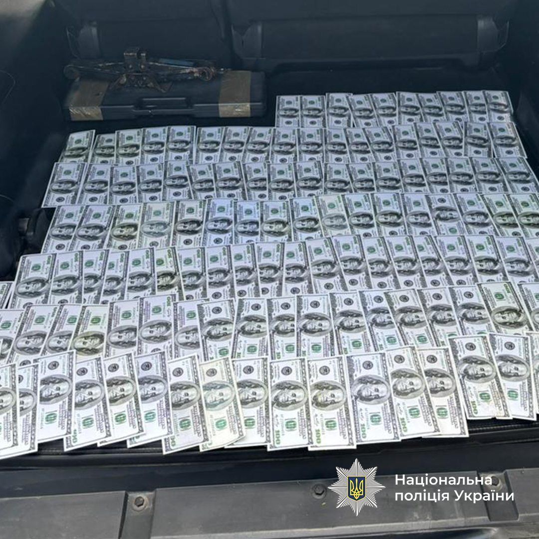 Суммы взяток достигали 25 тыс. долларов: полицейские разоблачили коррупционные схемы уклонения от мобилизации в шести регионах Украины. Фото