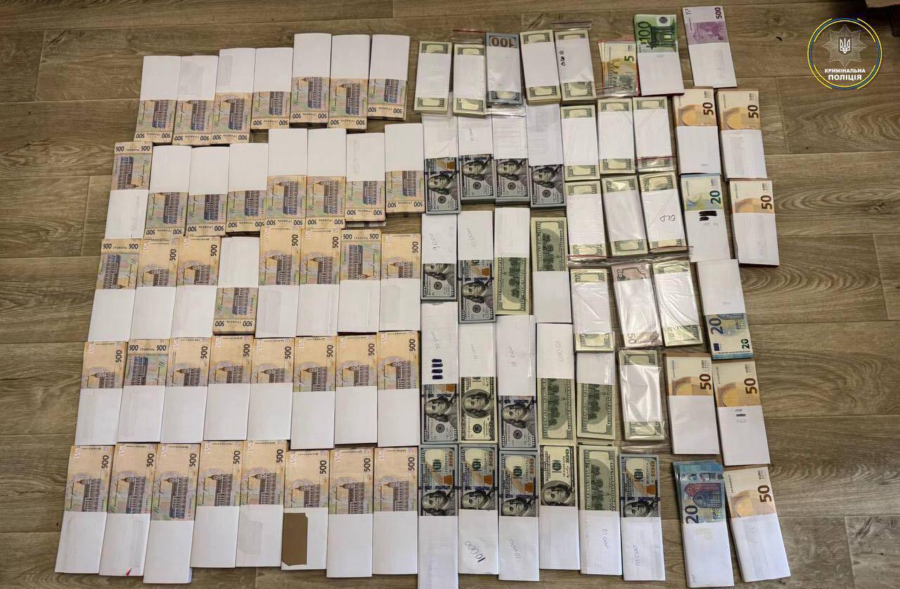 Видавали за імпортні препарати: Нацполіція ліквідувала наймасштабніше в Україні підпільне виробництво анаболічних стероїдів. Фото