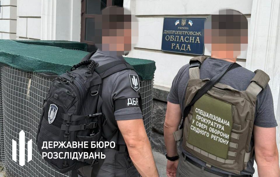 Хотіла "прокачати" імідж: на Дніпропетровщині викрили депутатку, яка фіктивно "служила" у ЗСУ. Фото і відео