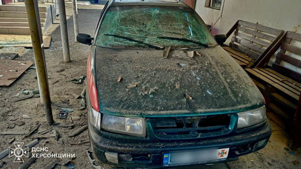 Окупанти на Херсонщині завдали удару по підрозділу ДСНС: постраждали рятувальники. Фото