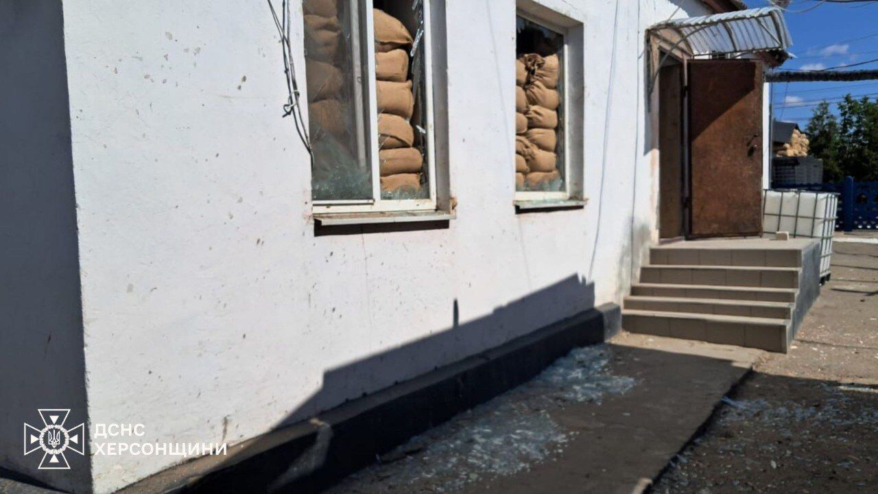 Окупанти на Херсонщині завдали удару по підрозділу ДСНС: постраждали рятувальники. Фото