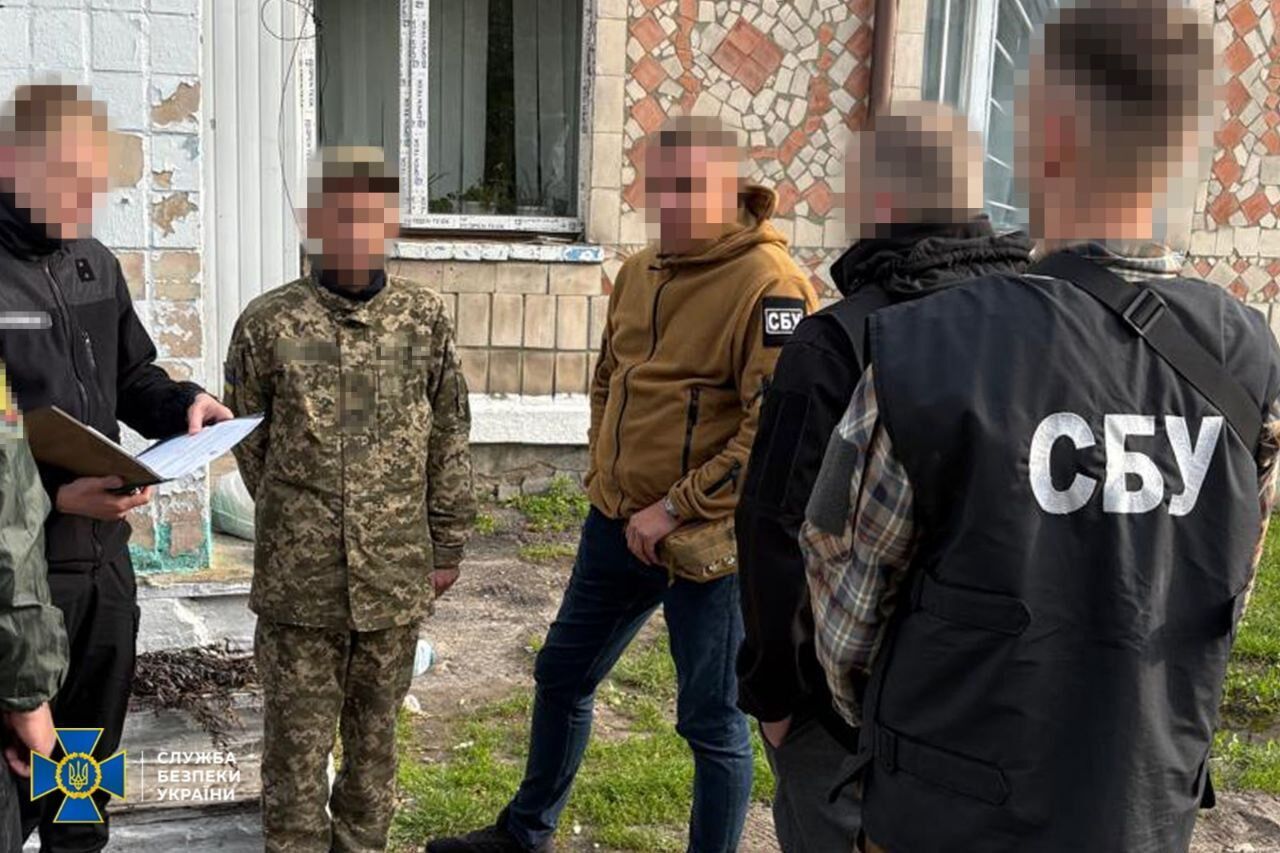 СБУ і ДБР викрили "крота" серед військових, який наводив російські удари по Силах оборони. Фото