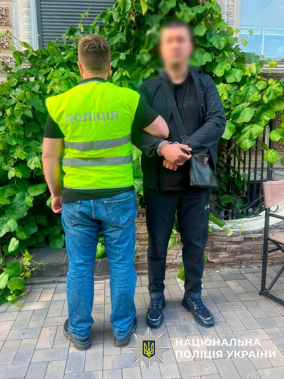 У Києві затримали "працівників СБУ", які ошукали пенсіонерок на понад 4,5 млн грн. Подробиці та фото