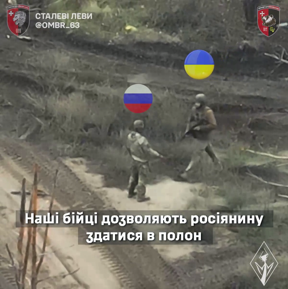 Зрозумів, що шансів не має: оператори дронів влучними скидами змусили окупанта здатися в полон. Відео