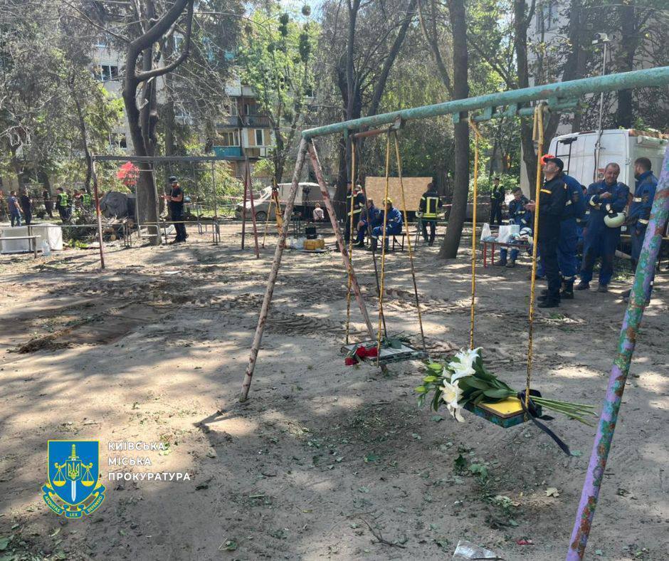 Підтверджено загибель 28 людей унаслідок масованої атаки РФ: пошуково-рятувальні роботи у Києві завершено. Фото