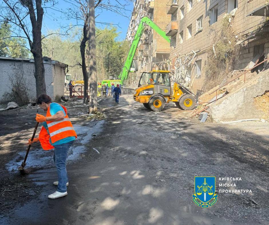 Підтверджено загибель 28 людей унаслідок масованої атаки РФ: пошуково-рятувальні роботи у Києві завершено. Фото