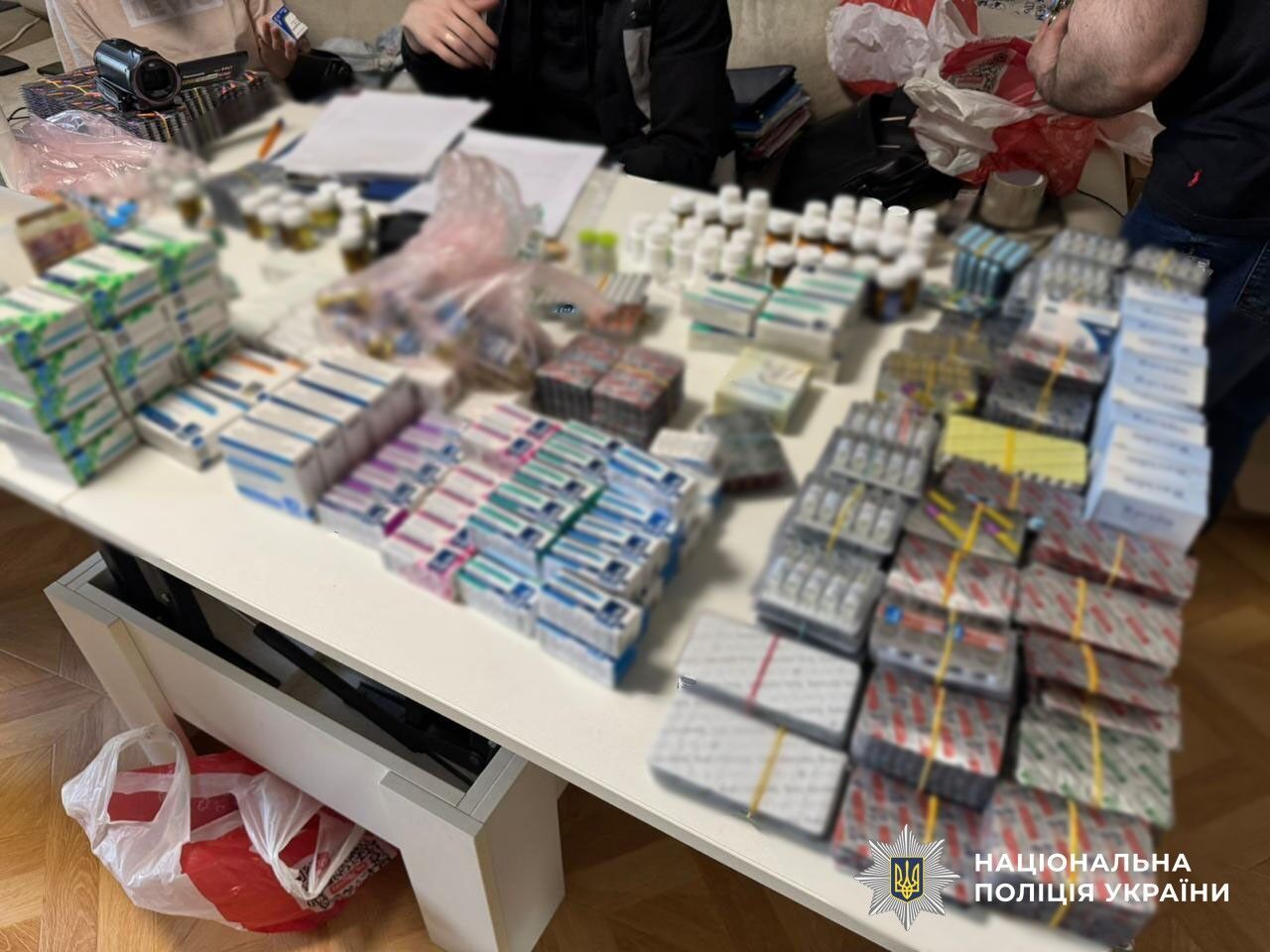 Видавали за імпортні препарати: Нацполіція ліквідувала наймасштабніше в Україні підпільне виробництво анаболічних стероїдів. Фото