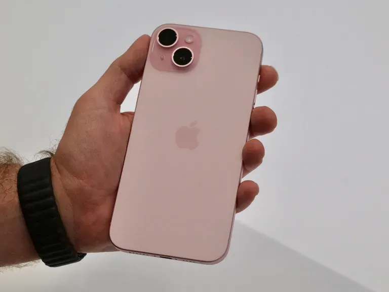 Назван лучший iPhone и смартфон на Android, которые достойны покупки в 2025 году