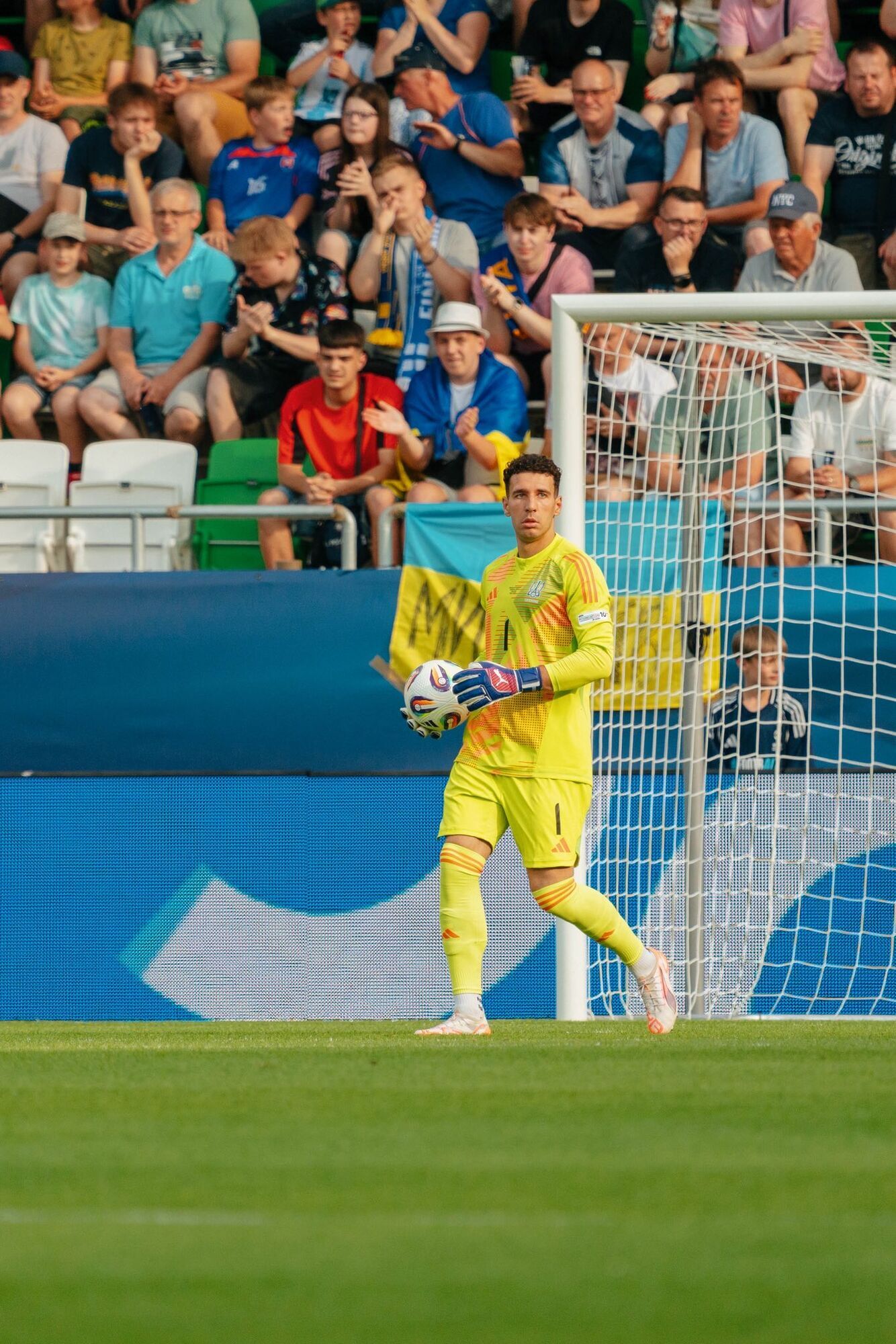 Чтоб не считали дровосеками: вратарь молодежной сборной Украины высказался о вылете с Евро-2025