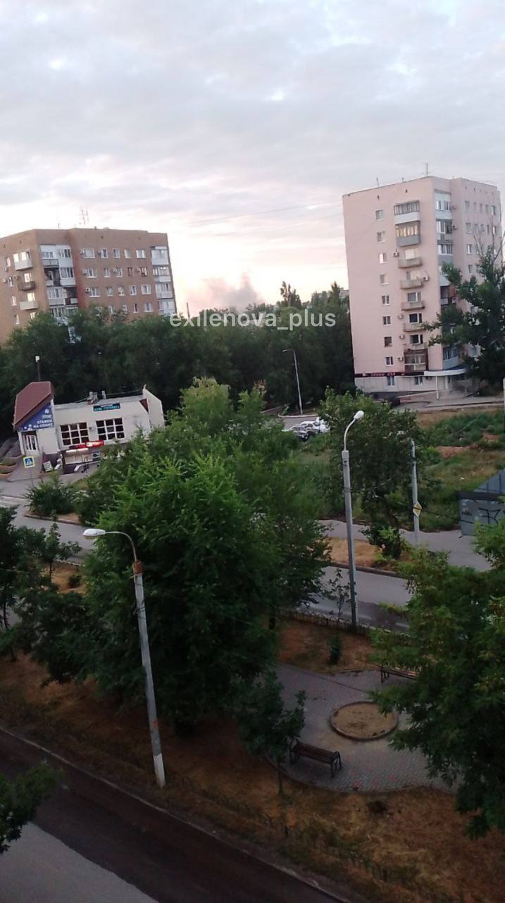 Було чутно вибухи, піднявся дим: вночі дрони атакували  Волгоград. Фото і відео