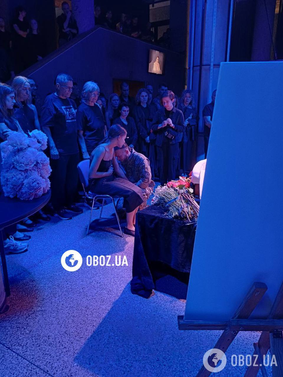 Останні оплески та потужна промова дружини: яким був похорон актора Юрія Феліпенка і хто прийшов попрощатися. Фото, відео